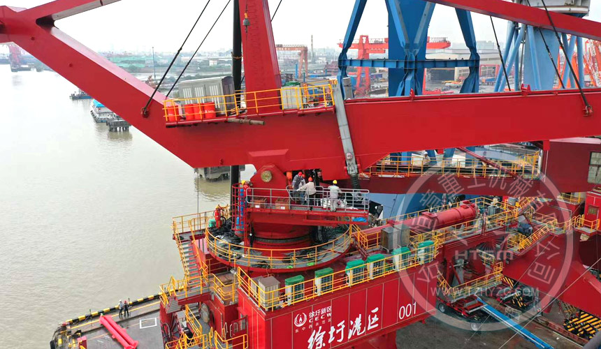 1500t/h螺旋卸船機即將整裝發運(圖1)